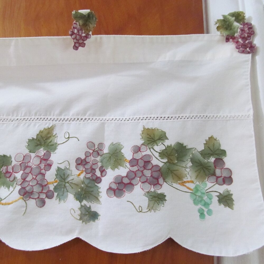 Curtain Valance Ivory w Grapes, Scalloped, Embroidered Tabs 60"x11" Unused Cute!